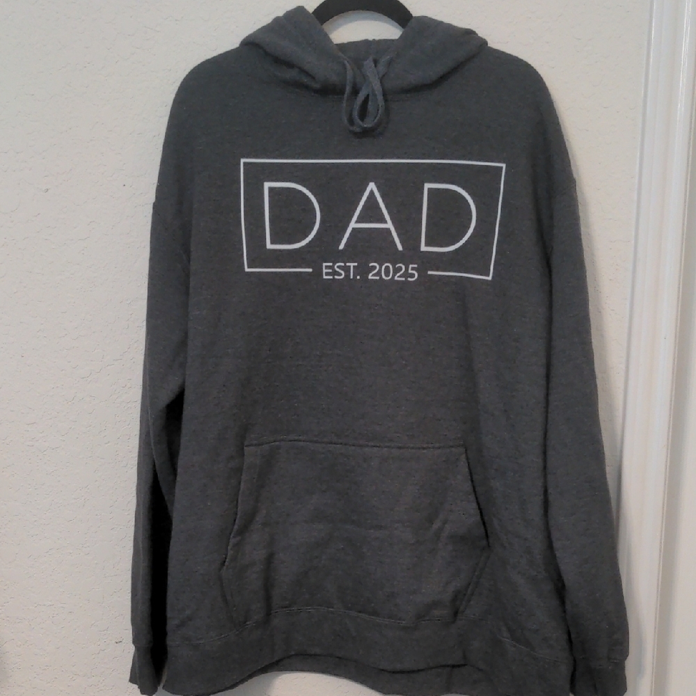 New Dad Est. 2025 Men's Gray Hooded Sweatshirt by Port & Company. Size 2X